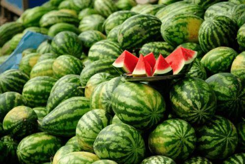 新沂网红吃瓜事件真相揭秘,揭秘背后真相与争议